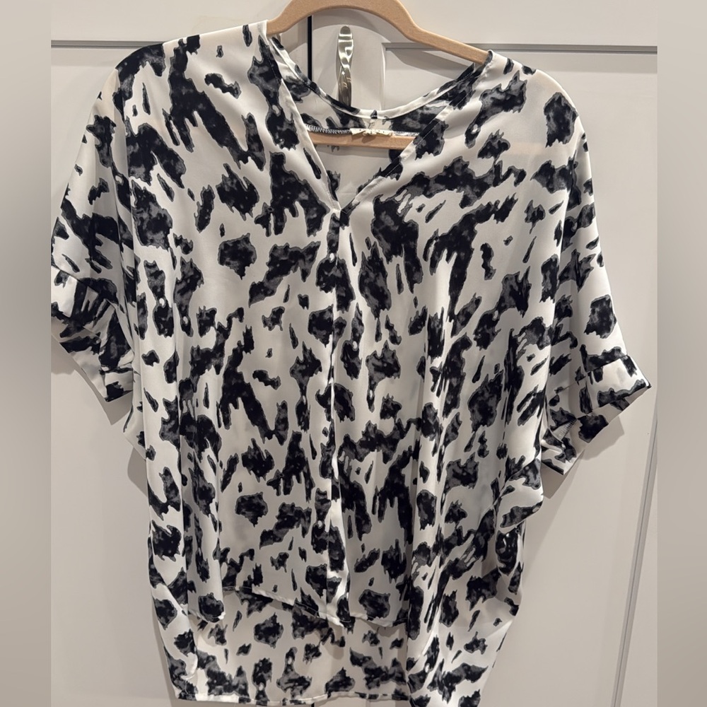 JODIFL Black and White Patterned Blouse